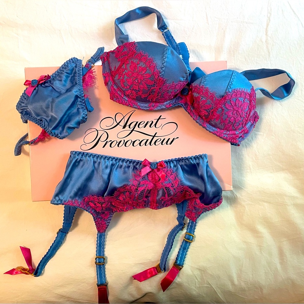 Agent Provocateur Blue + Pink ‘Molly’ Set 36a Bra, sz 3 Thong, sz 2 Garter Belt